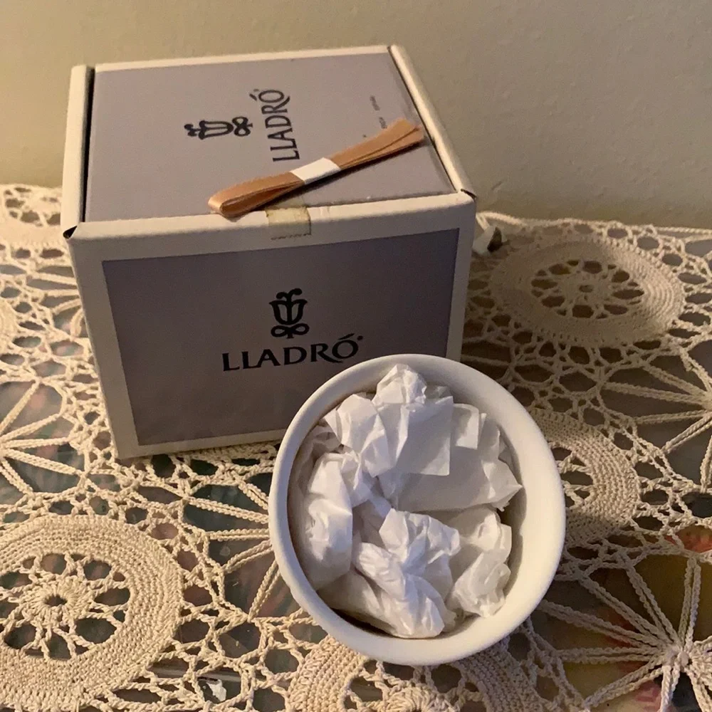 Lladro 1993 Porcelain Fall Bell Ornament Vintage Retired w/ Box White Ta… - Picture 4 of 6